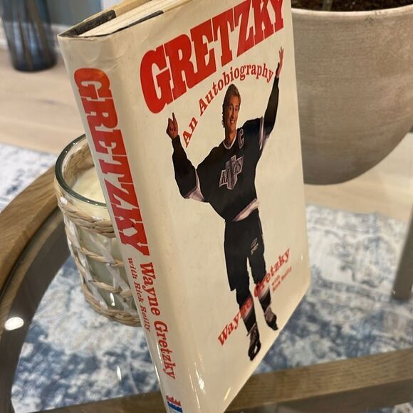 Wayne Gretzky with Rick Reilly, Gretzky: An Autobiography. - Picture 4 of 6